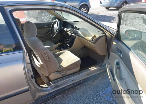 1995 Honda Accord Lx z USA, uszkodzony, nr VIN 1HGCD7138SA004086